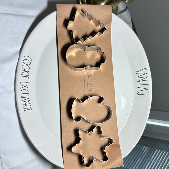 Rae Dunn Santa’s Cookie Exchange platter with cookie cutters - Picture 3 of 3